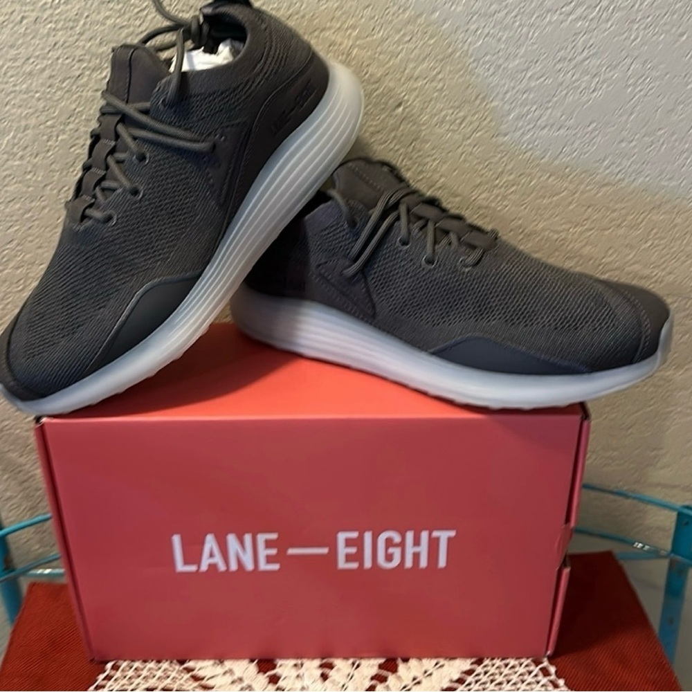New in box Lane-Eight Sneakers. Men or women's.
Size 9.5